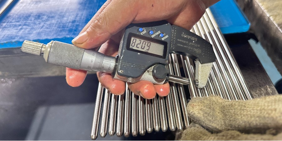 11SMnPb30和1215鋼材對(duì)比：哪個(gè)更適合批量加工？